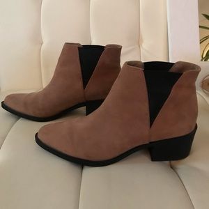 Divided nude & black short boots
